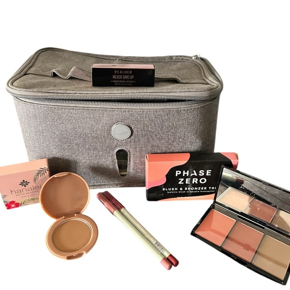 Large UV Sanitizer Travel Bag, plus bronzer, lip, liner, and highlighter - Picture 1 of 1